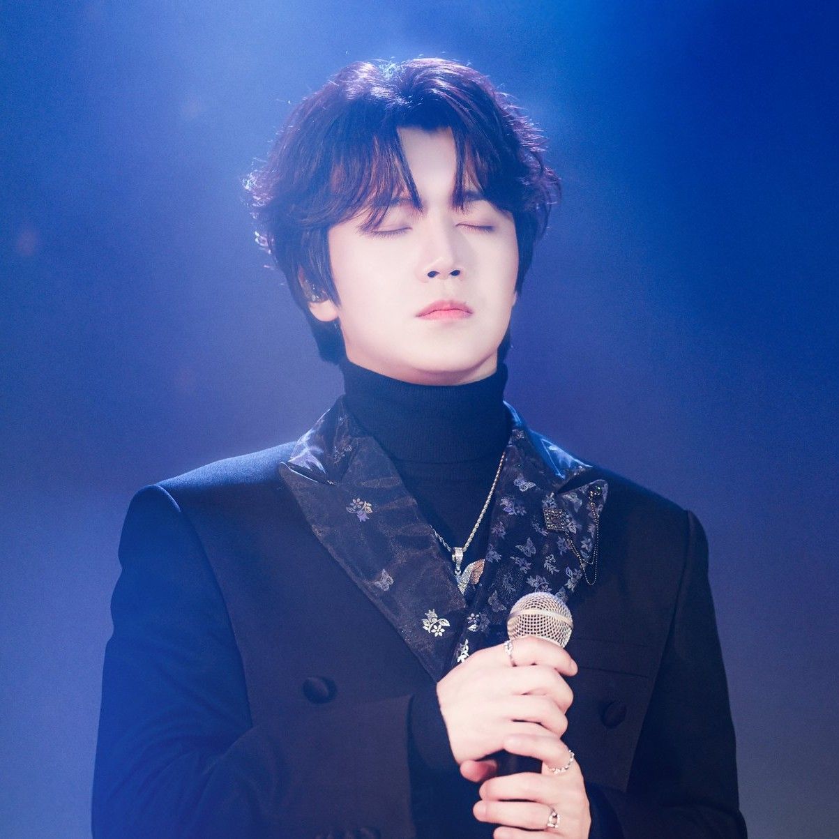 A moment captured by Jinho (PENTAGON)'s fan