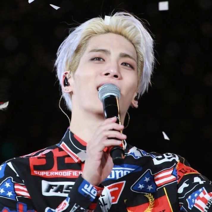 A moment captured by Jonghyun (SHINee)'s fan