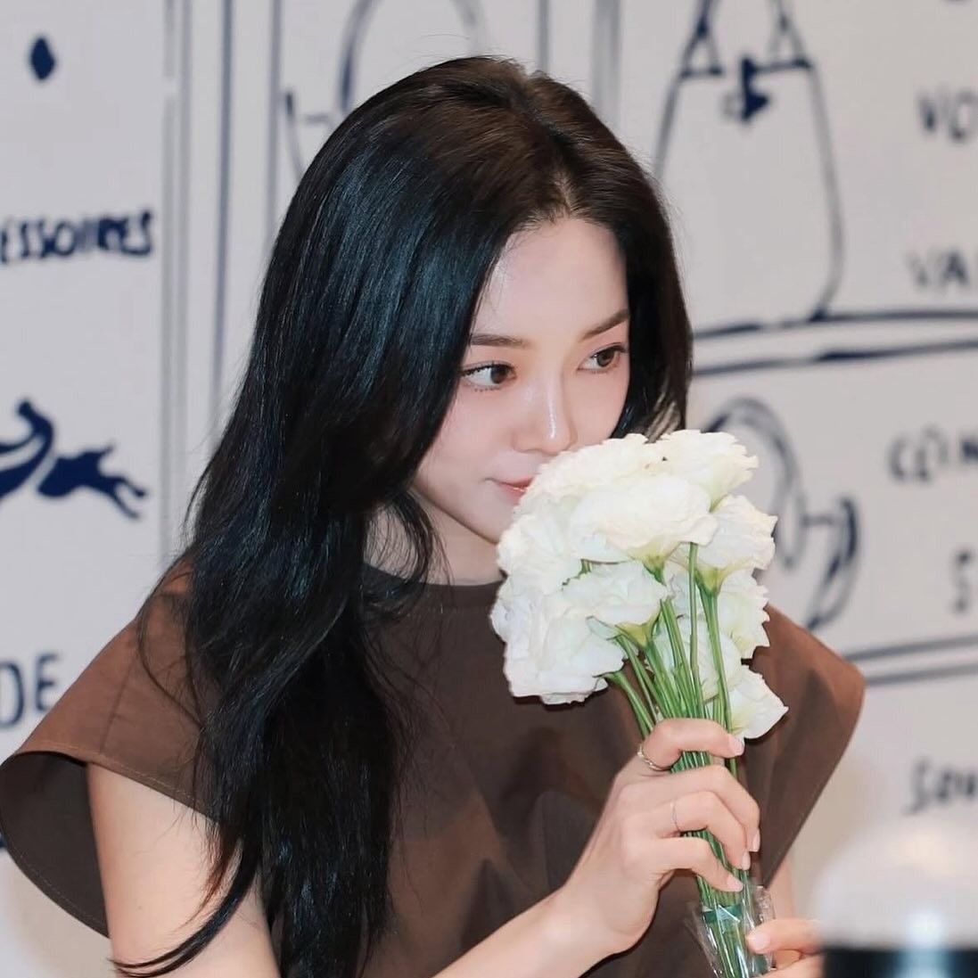 Behind-the-scenes cut of Sejeong