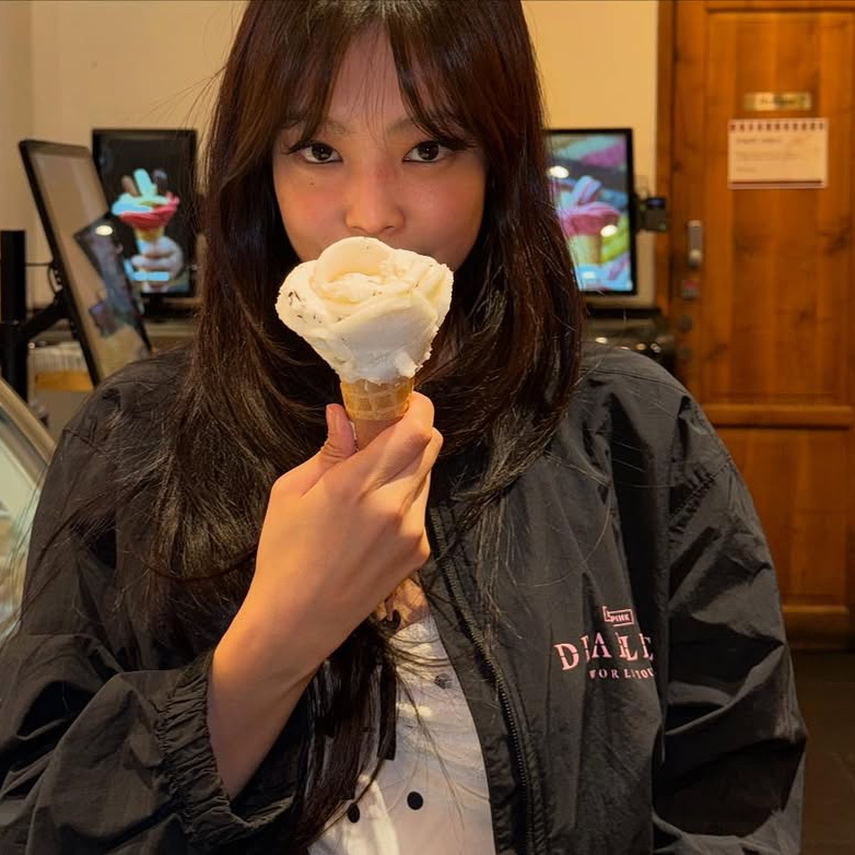 A moment captured by Jennie (BLACKPINK)'s fan