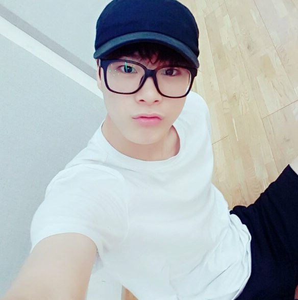 Behind-the-scenes cut of Moonbin (ASTRO)