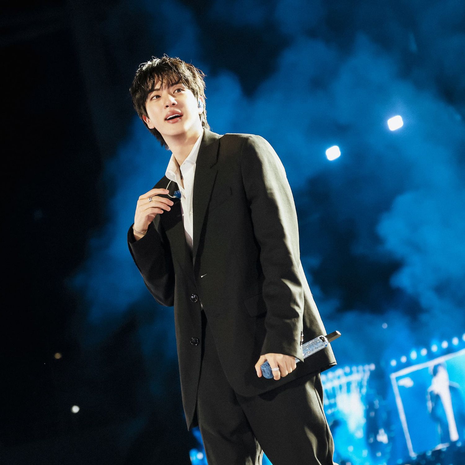 진 (방탄소년단) 최근 활동샷