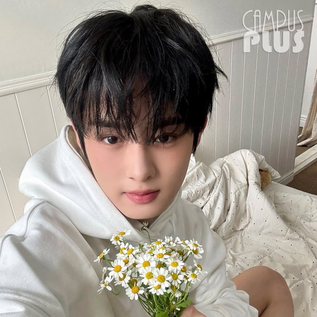 A moment captured by Woono (YOUNITE)'s fan