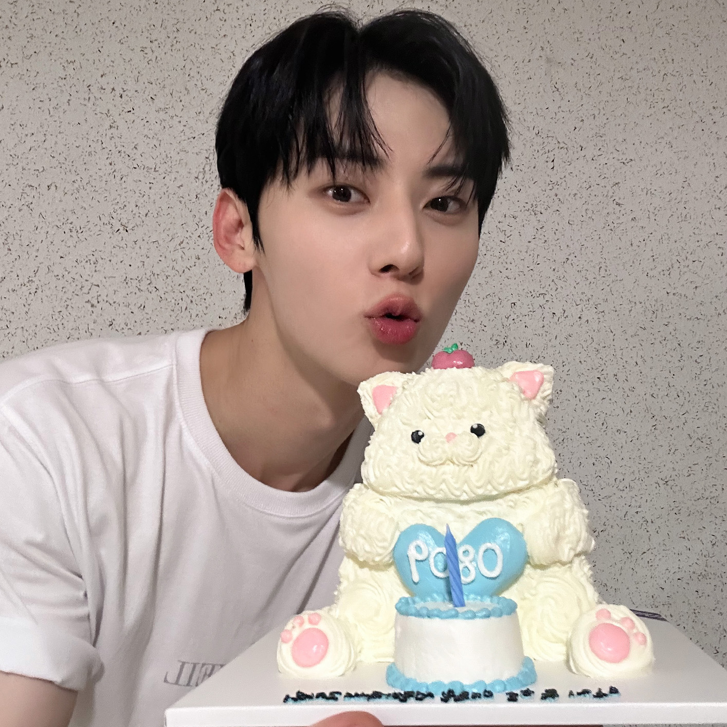 Today's hottest K-pop community feed