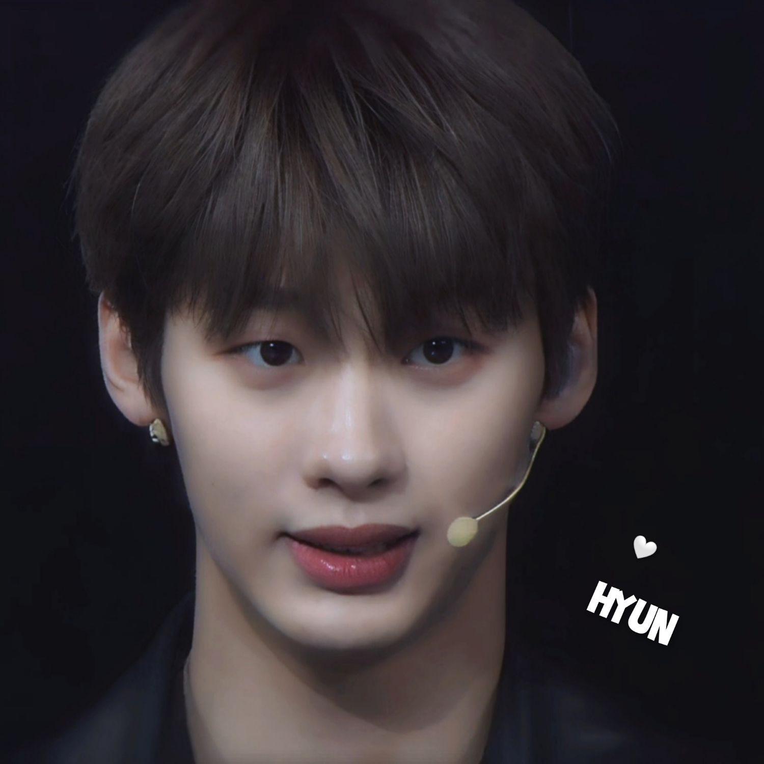Behind-the-scenes cut of Hyun