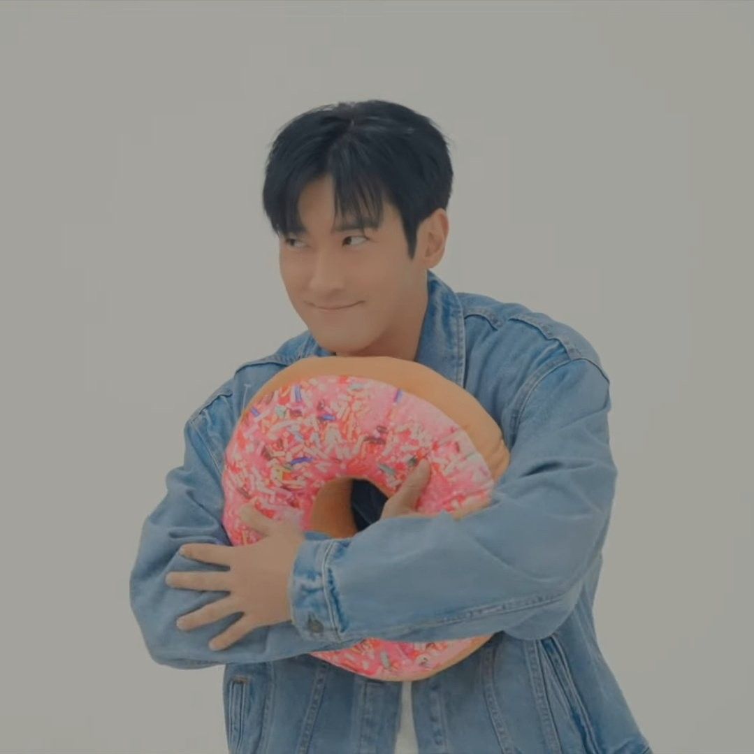 Latest photo of Siwon (Super Junior)