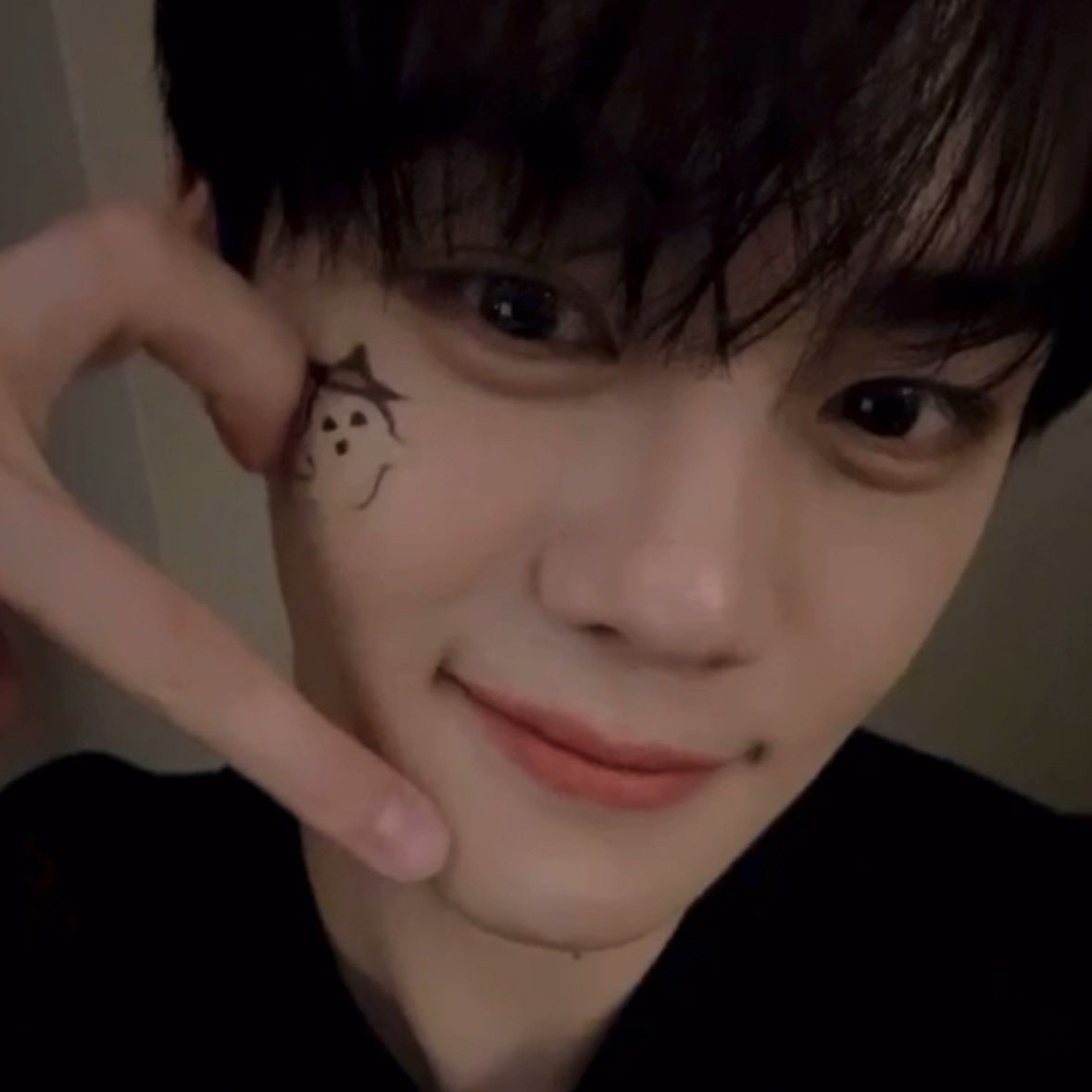 A moment captured by Kim Gyuvin (ZEROBASEONE)'s fan