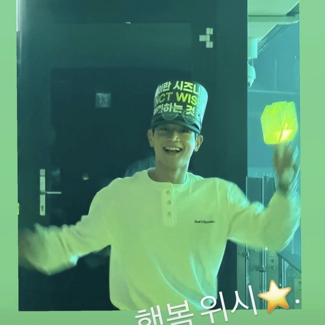 Behind-the-scenes cut of Minho (SHINee)