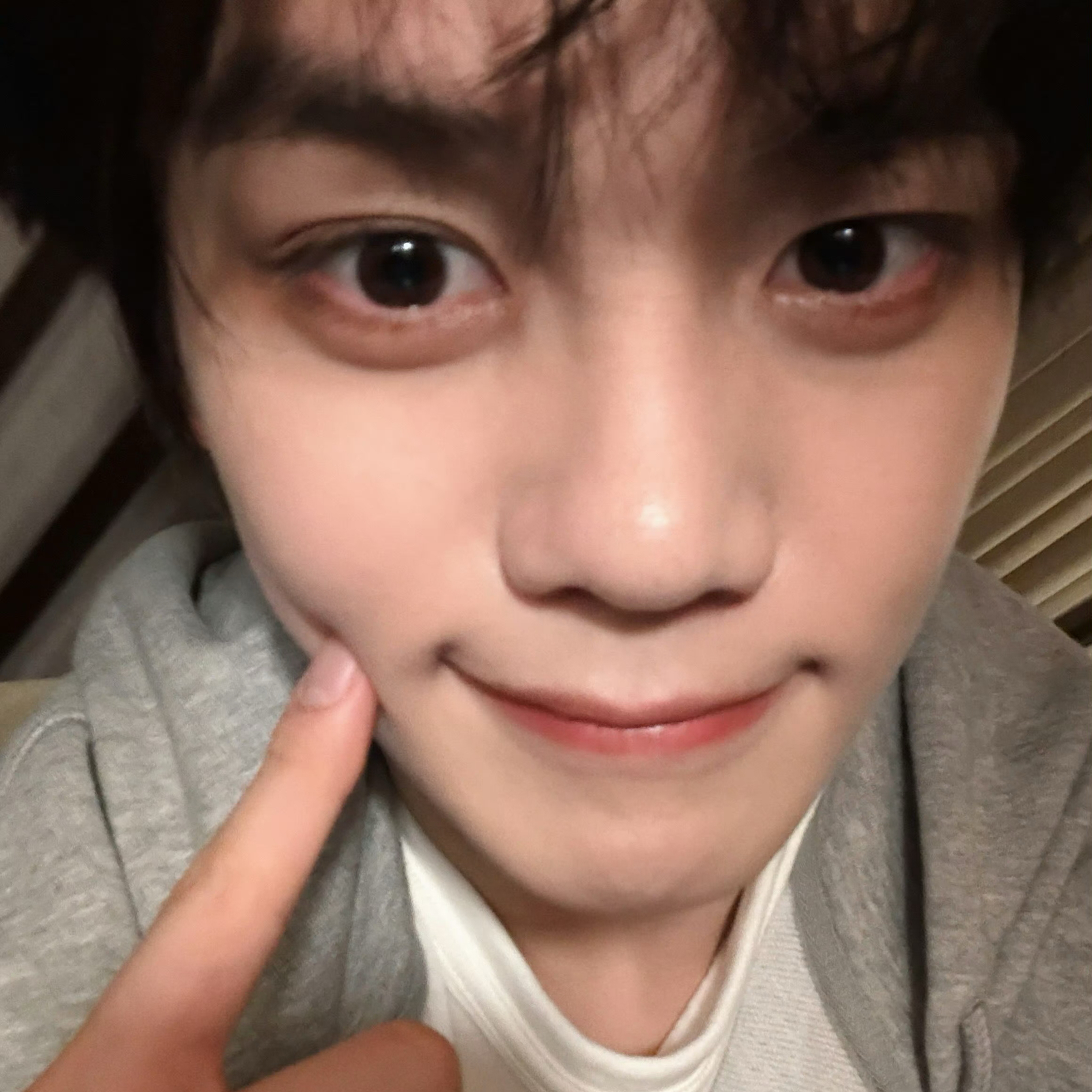 Latest photo of Kim Gyuvin (ZEROBASEONE)