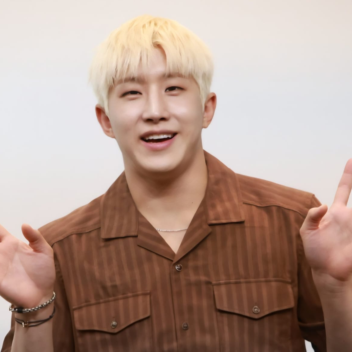 Jinjin (ASTRO)的最新照片