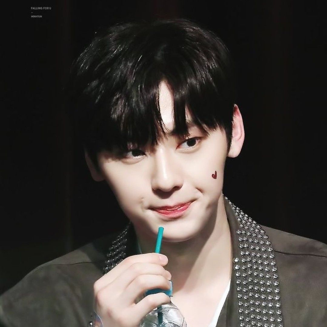 Behind-the-scenes cut of Hwang Minhyun