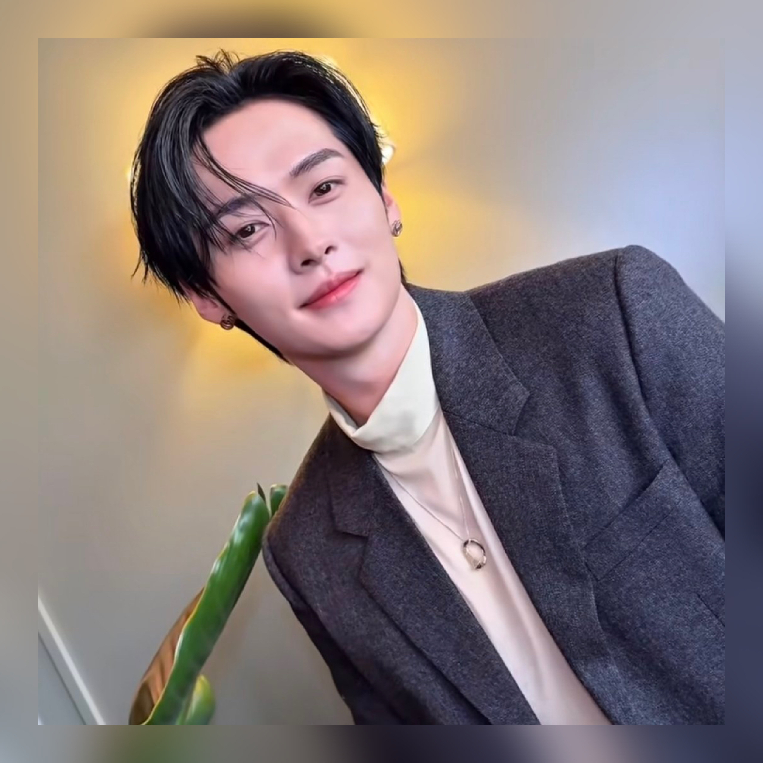 Latest photo of Lee Know (Stray Kids)