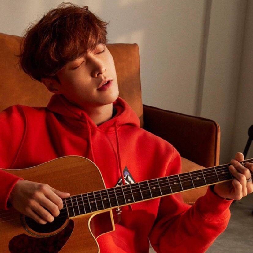 Latest photo of Lay (EXO)