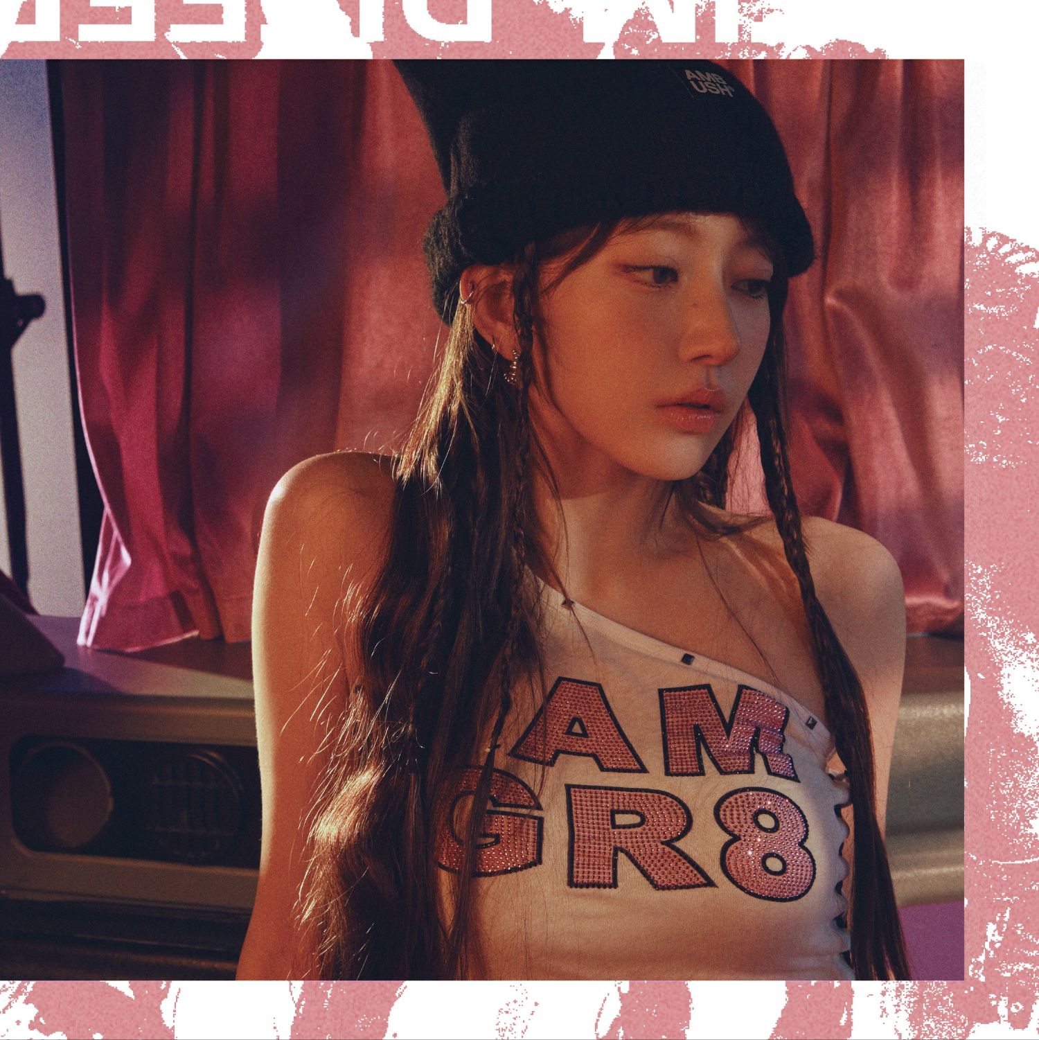 Behind-the-scenes cut of Sakura (LE SSERAFIM)