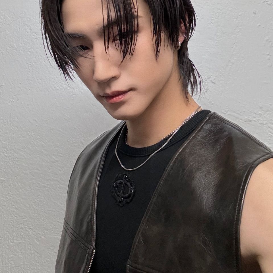 Behind-the-scenes cut of JAY B (GOT7)