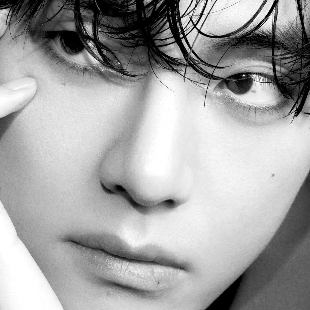 뷔 (방탄소년단)의 최신 사진