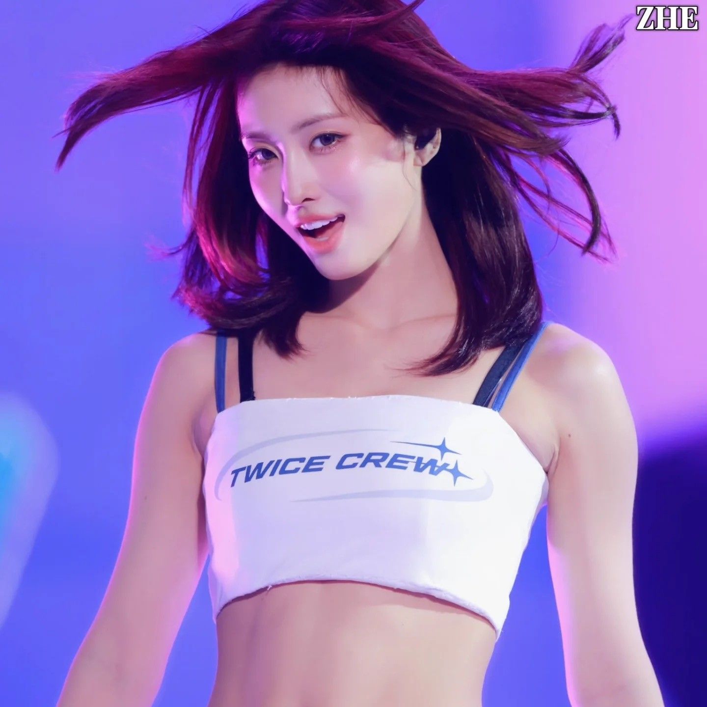 Foto aktivitas terbaru Momo (TWICE)