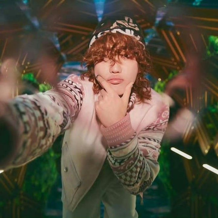 Behind-the-scenes cut of The 8 (SEVENTEEN)