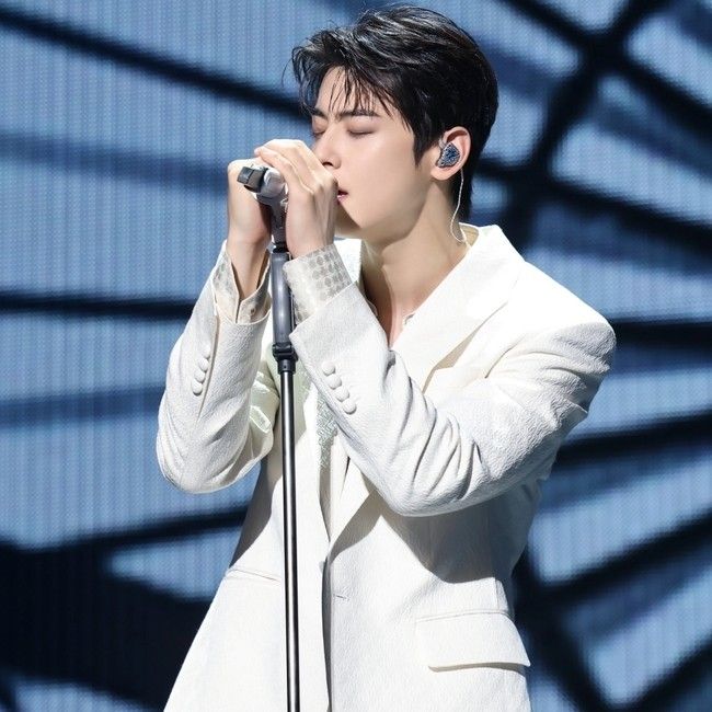 Recent activity shot of Eunwoo (ASTRO)