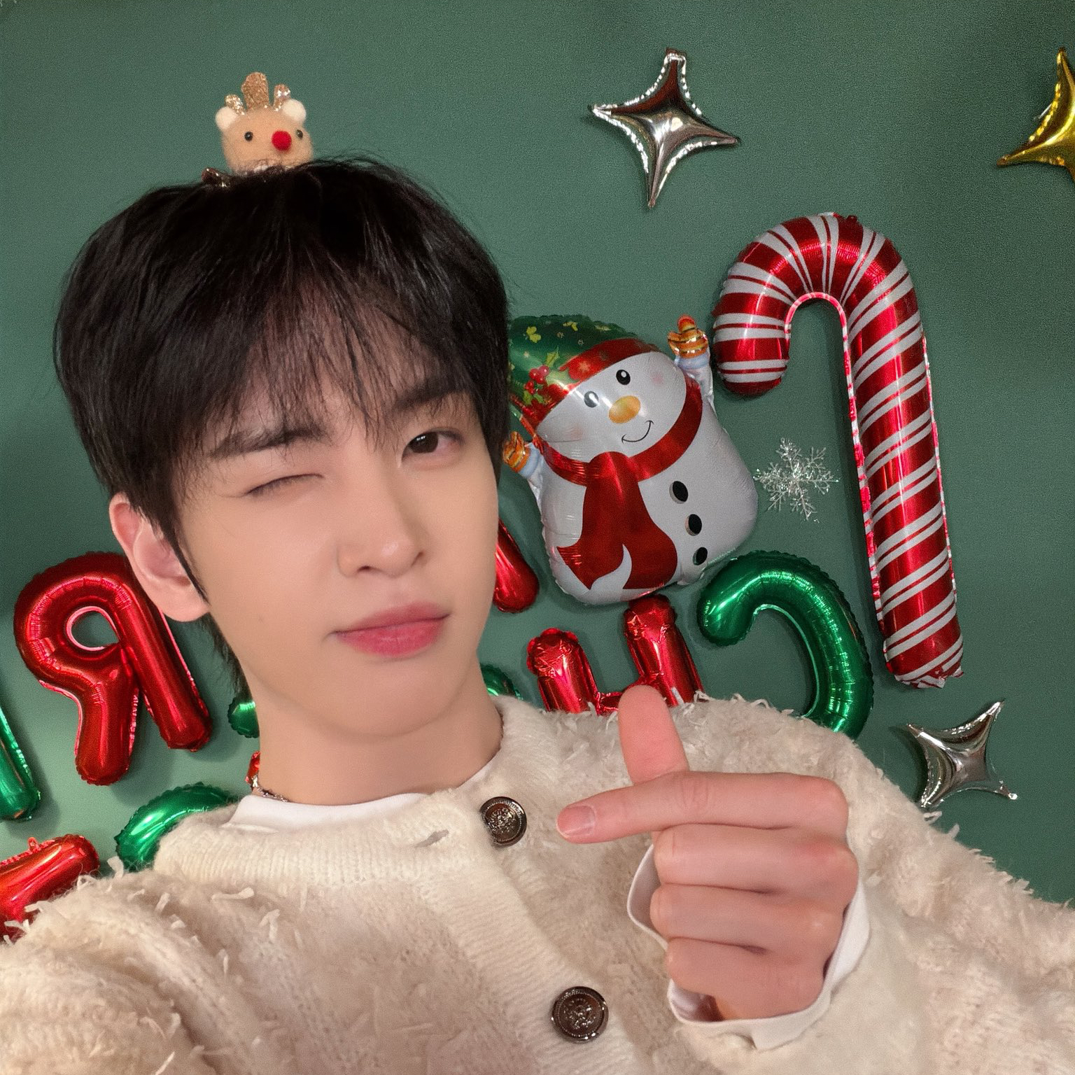 Behind-the-scenes cut of Allen (CRAVITY)