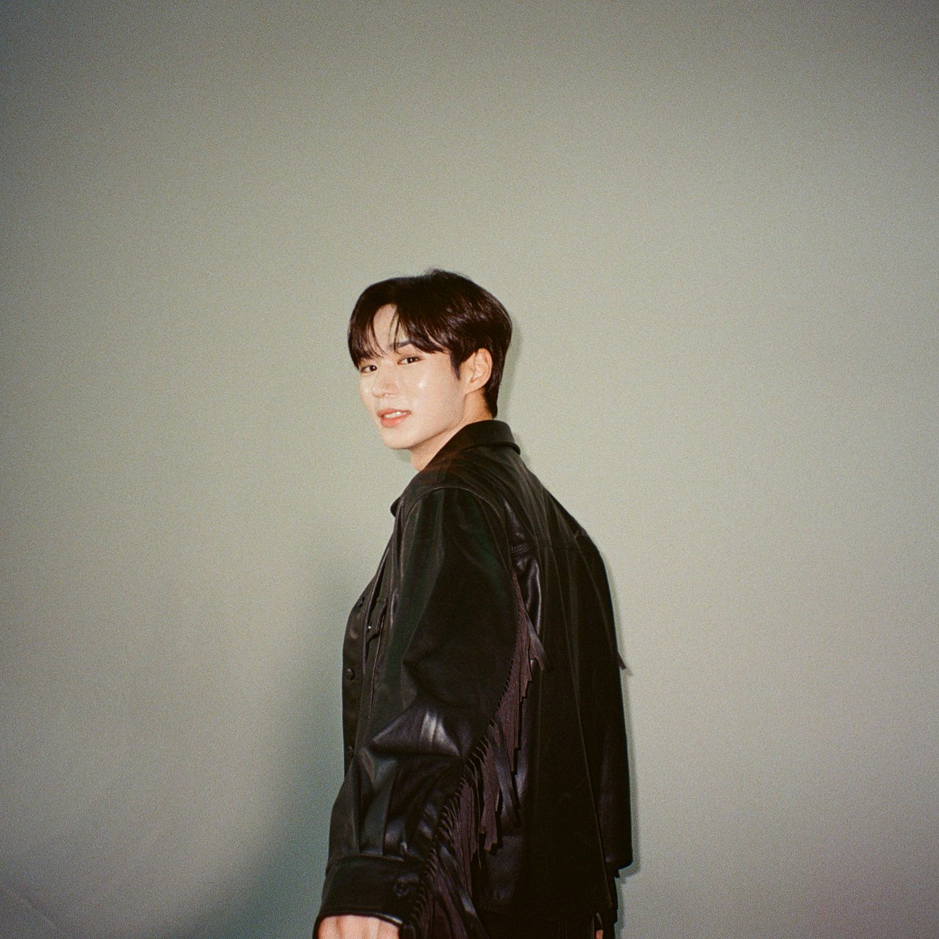 Behind-the-scenes cut of Kim Junseo (ALPHA DRIVE ONE)