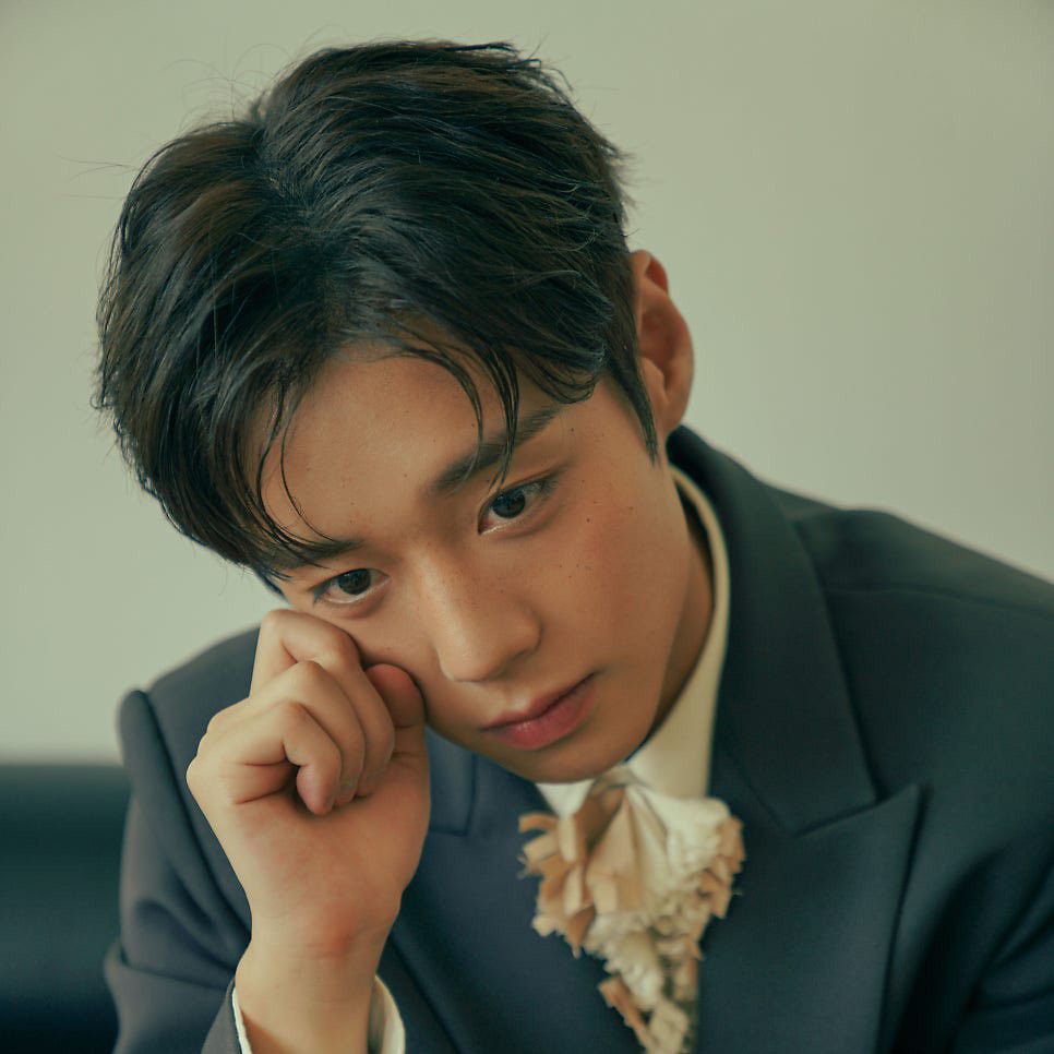 Behind-the-scenes cut of Park Jihoon