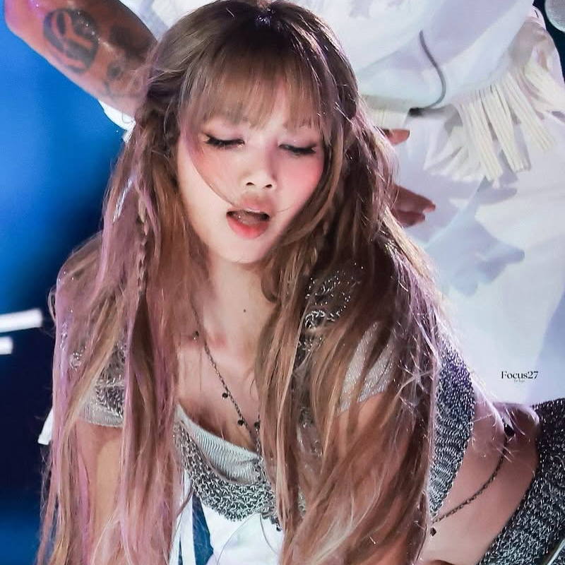 Lisa (BLACKPINK)的幕后花絮