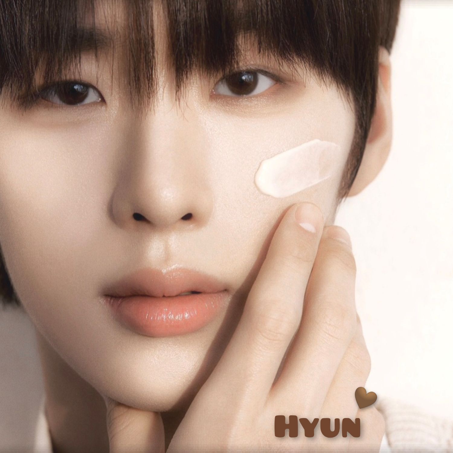 Behind-the-scenes cut of Hyun