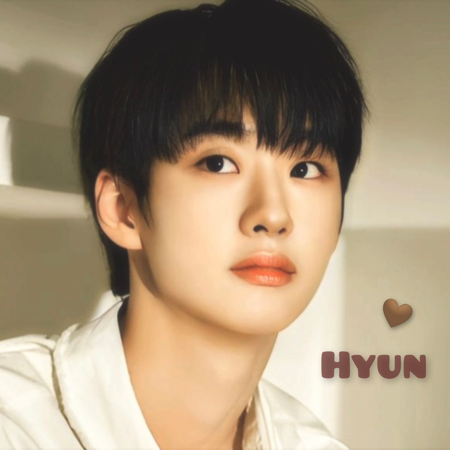 Behind-the-scenes cut of Hyun