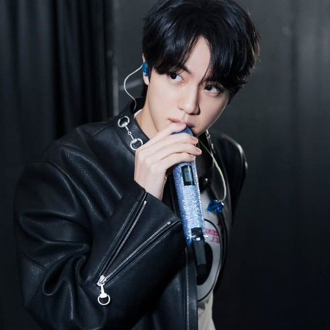 Behind-the-scenes cut of Jin (BTS)