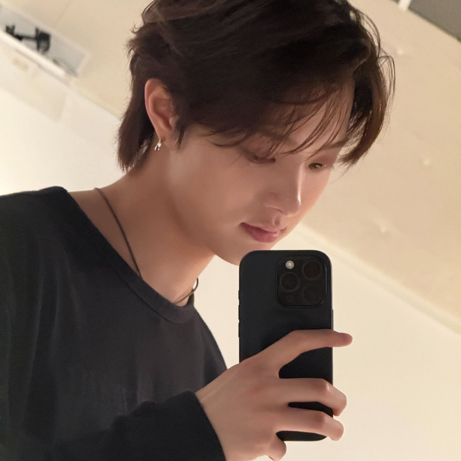 Behind-the-scenes cut of EJ (&TEAM)