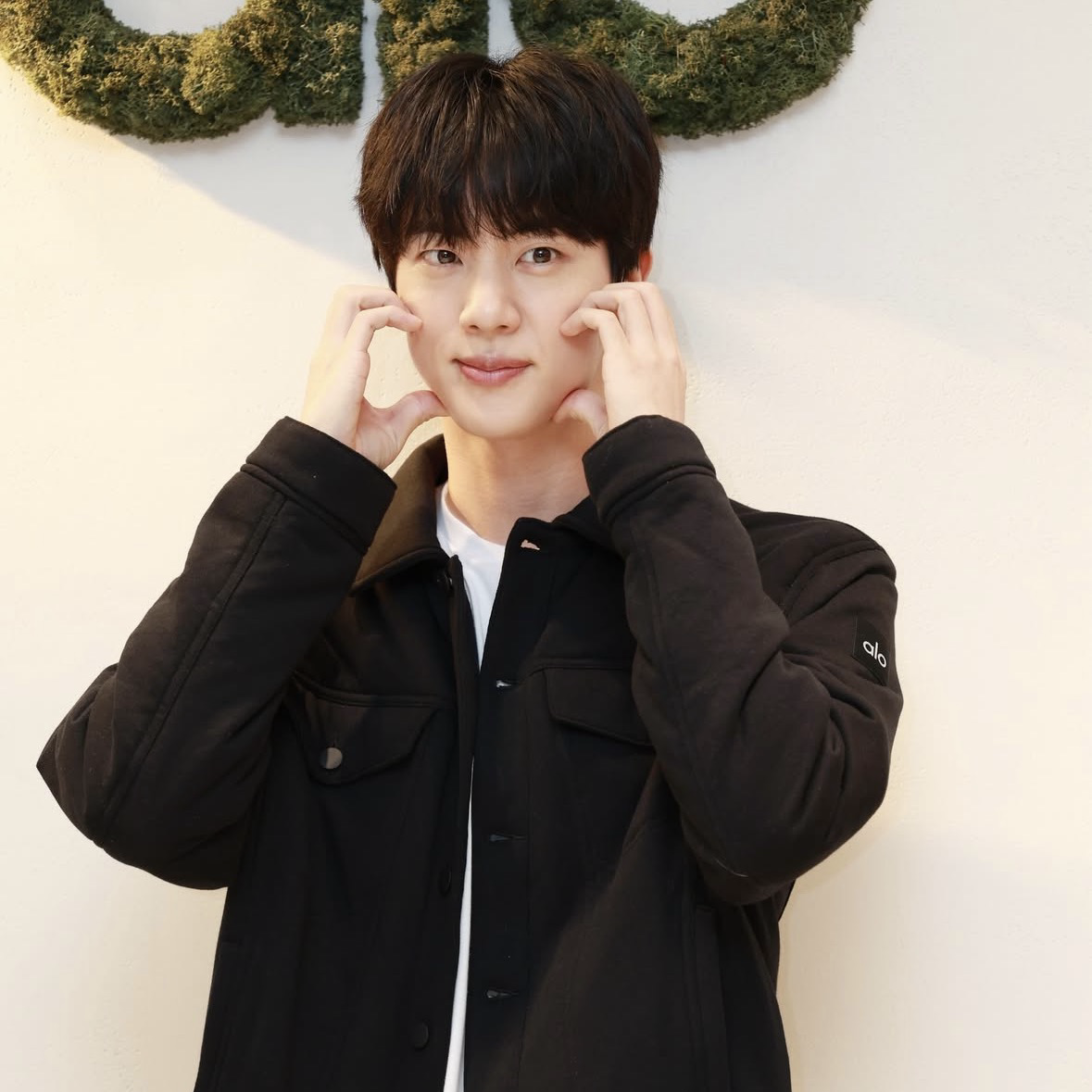 Momen yang diabadikan oleh penggemar Jin (BTS)