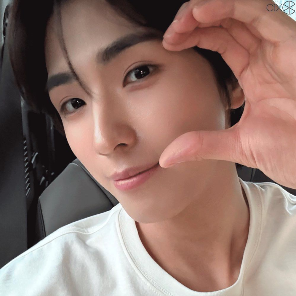 Behind-the-scenes cut of Yonghee (CIX)