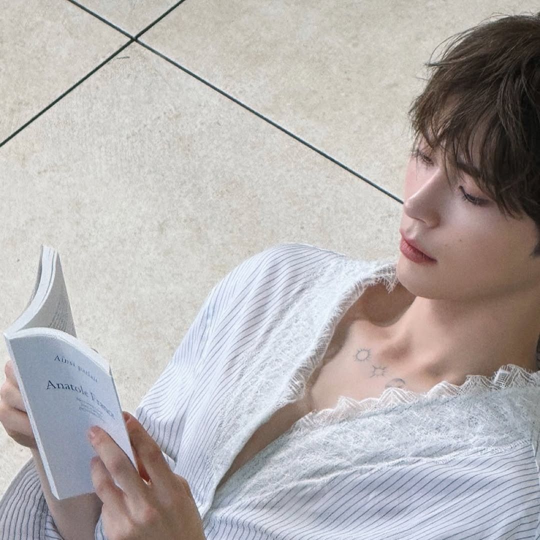 Recent activity shot of Sung Hanbin (ZEROBASEONE)