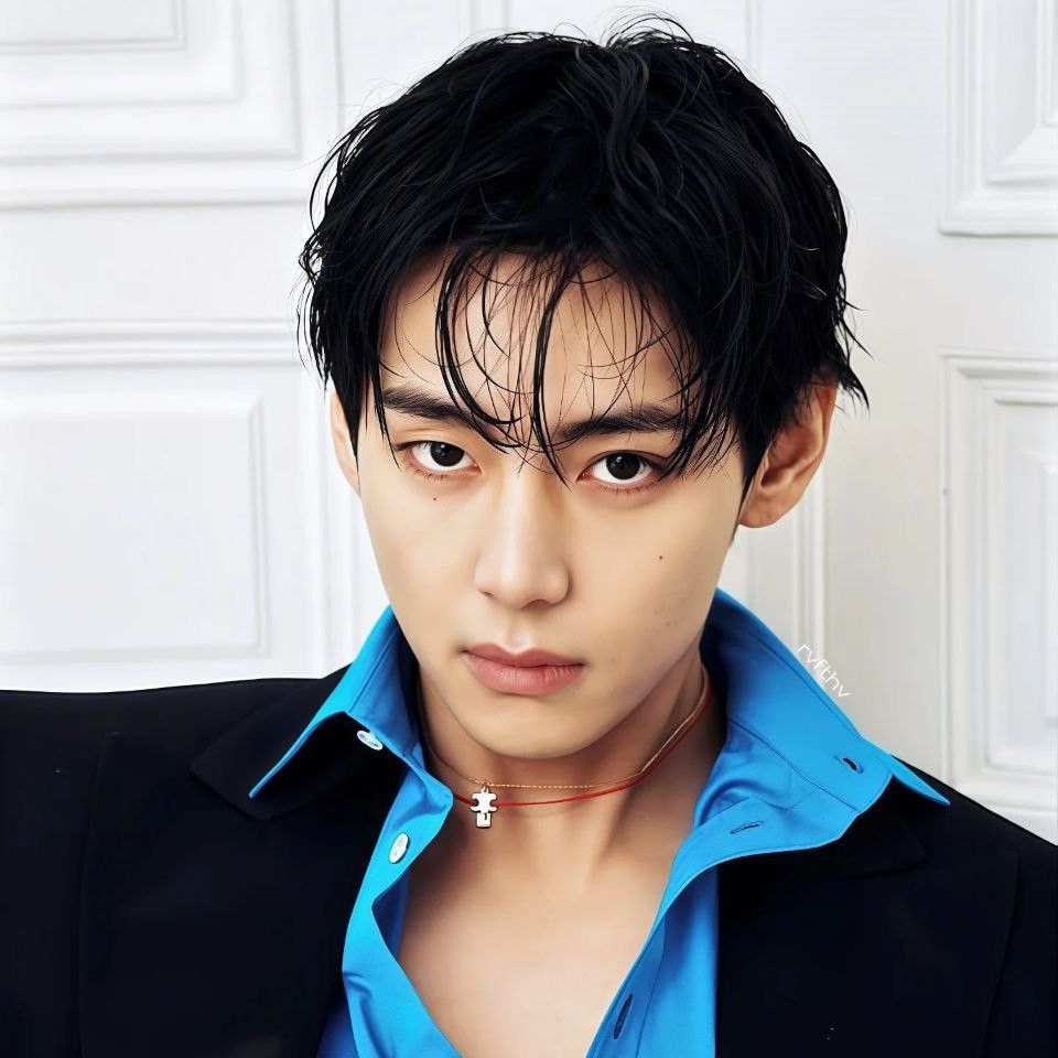 Behind-the-scenes cut of V (BTS)