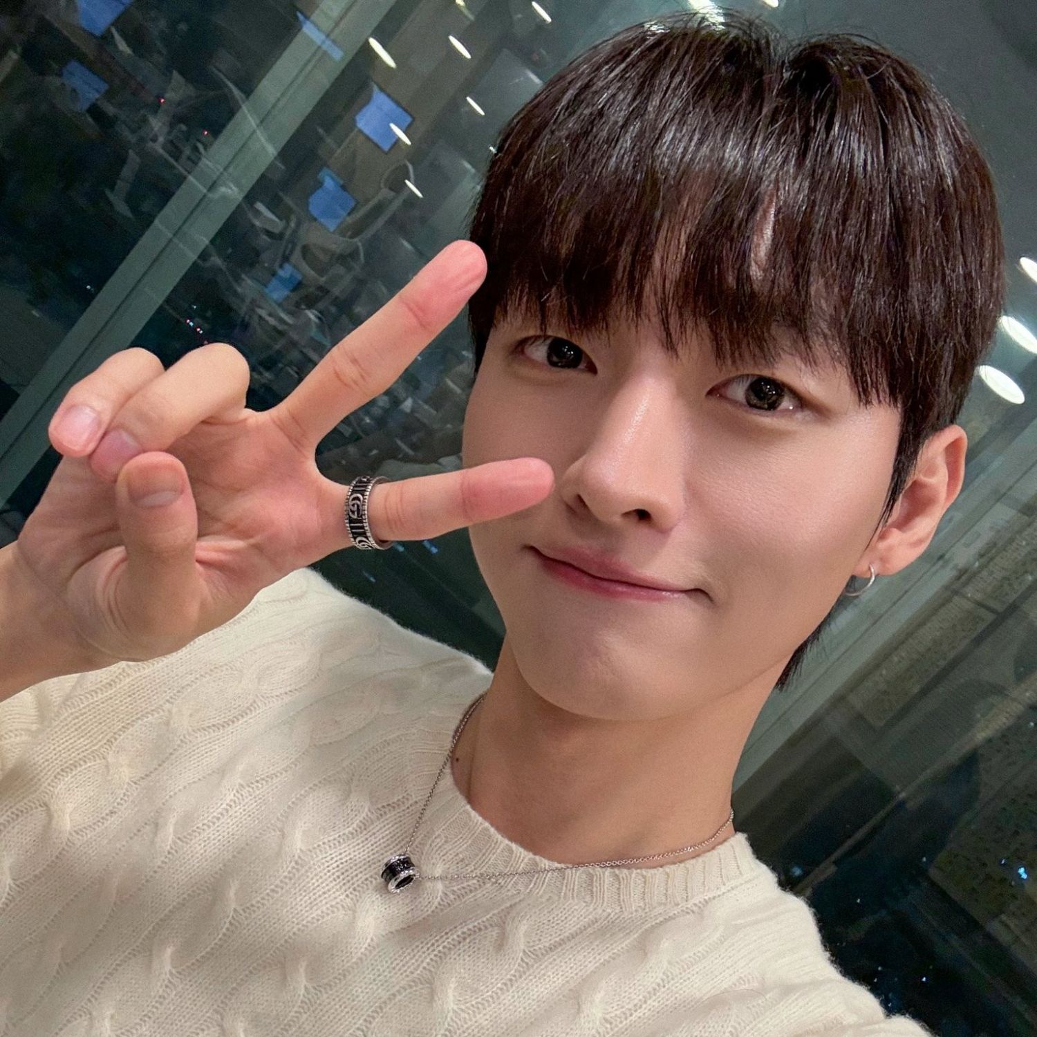 Behind-the-scenes cut of Yoon Jisung