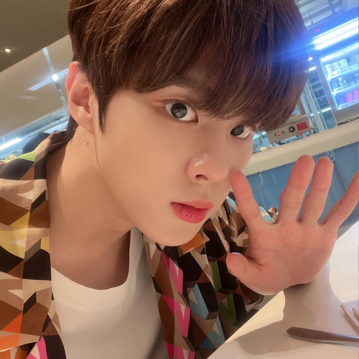 Behind-the-scenes cut of Kim Wooseok
