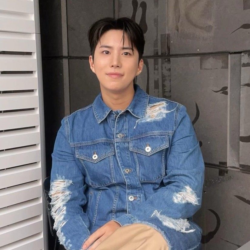 Behind-the-scenes cut of Wow (A.C.E)