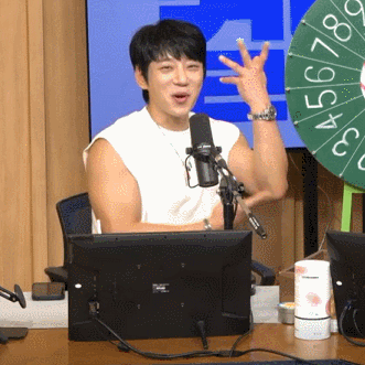A moment captured by Hwang Chiyeol's fan