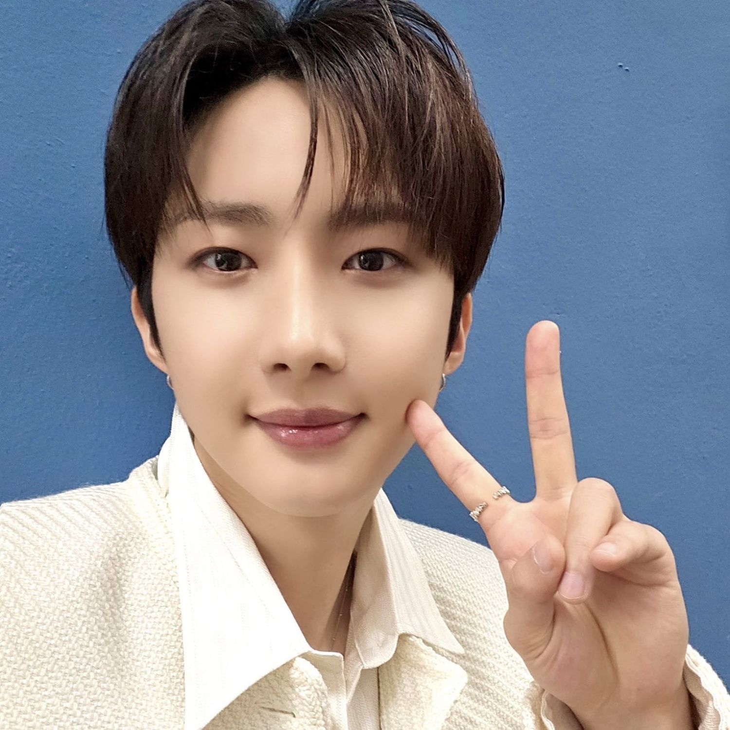 Recent activity shot of Hui (PENTAGON)