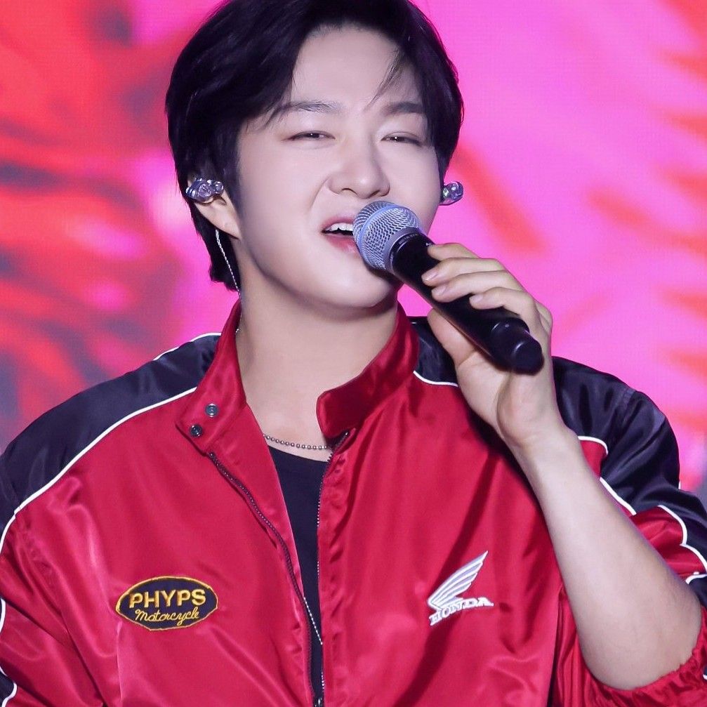 Latest photo of Lee Changsub (BTOB)