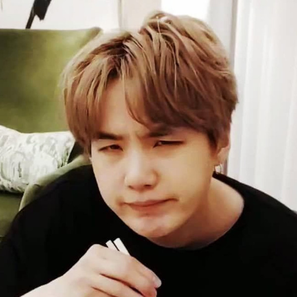 SUGA (BTS)の舞台裏ショット