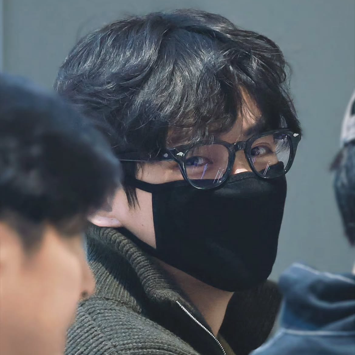 V (BTS)の舞台裏ショット