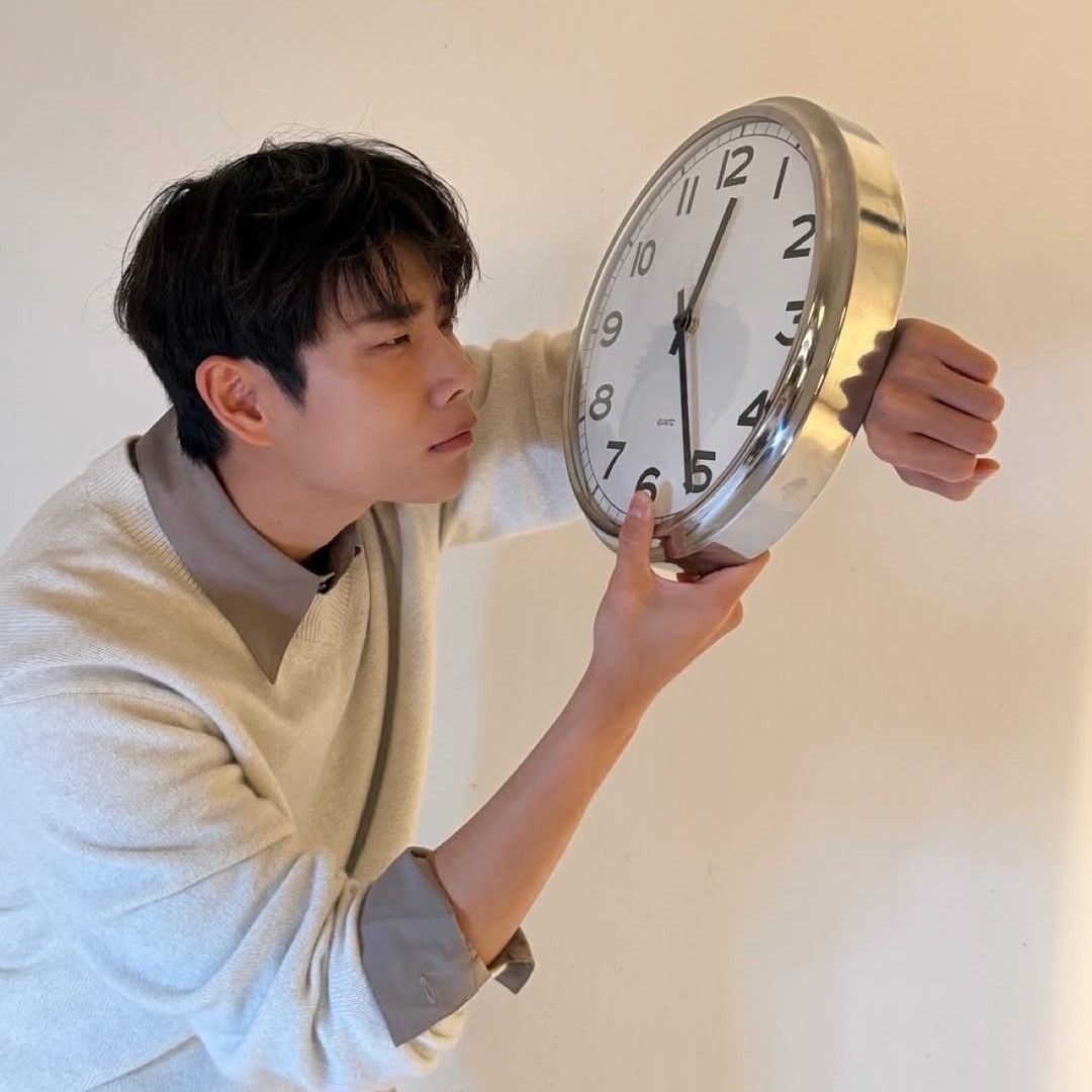 Behind-the-scenes cut of MJ (ASTRO)