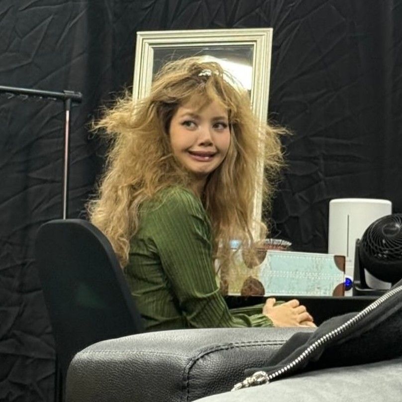 Behind-the-scenes cut of Lisa (BLACKPINK)