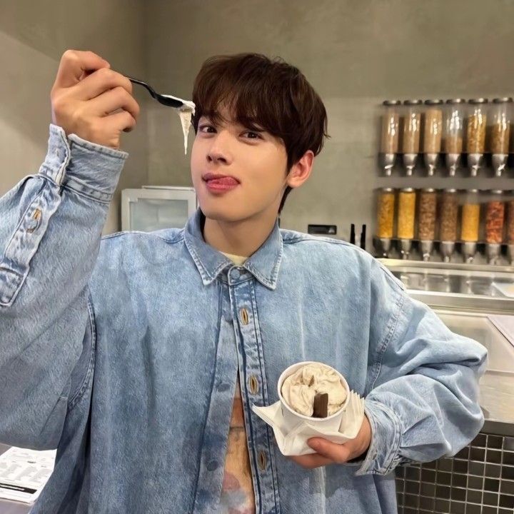 Behind-the-scenes cut of Eunwoo (ASTRO)