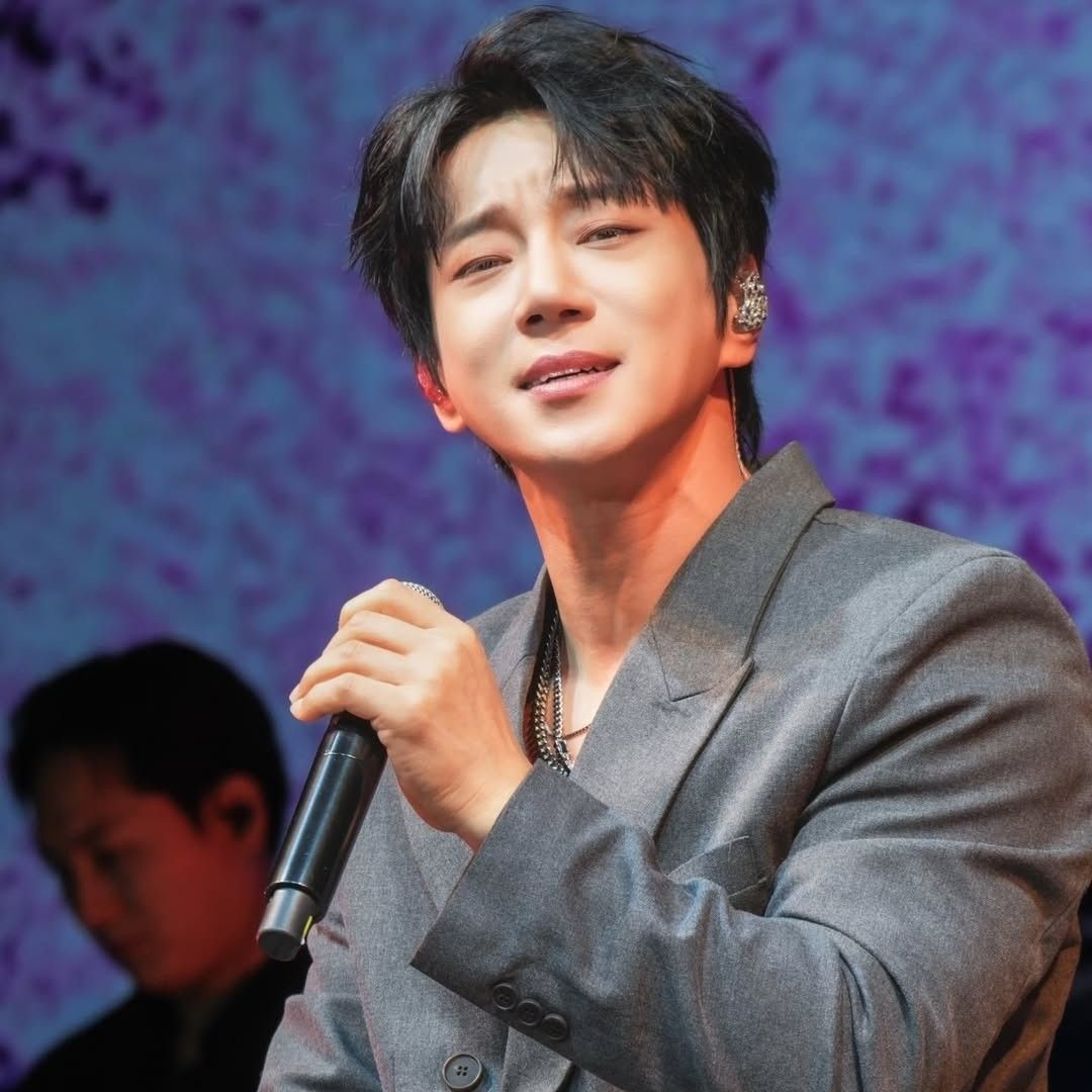 Latest photo of Hwang Chiyeol