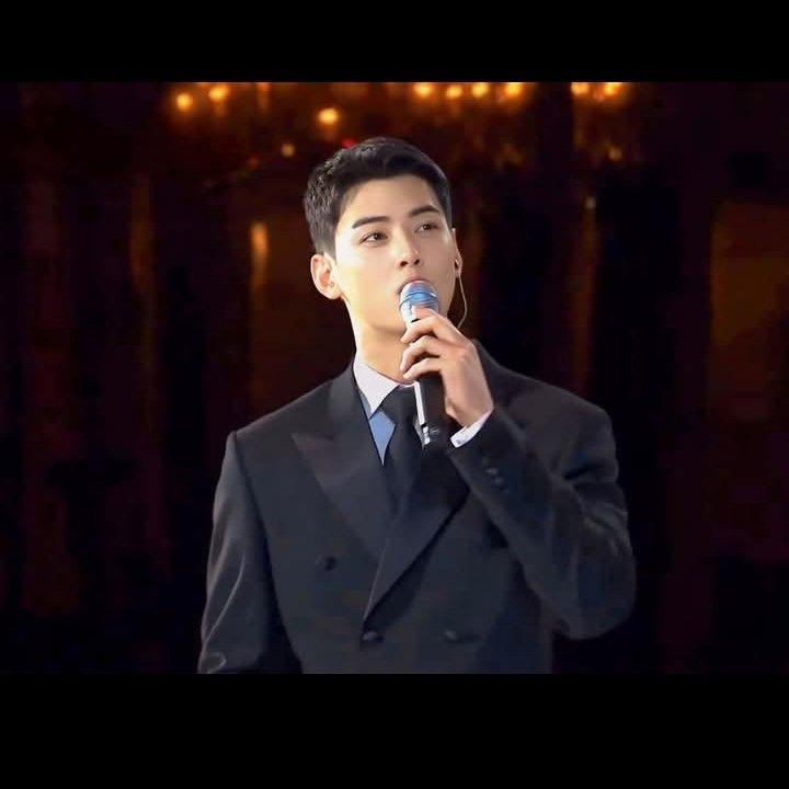 아스트로의 최신 사진