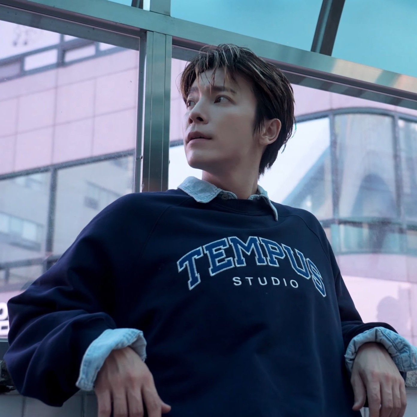 Behind-the-scenes cut of Donghae (Super Junior)