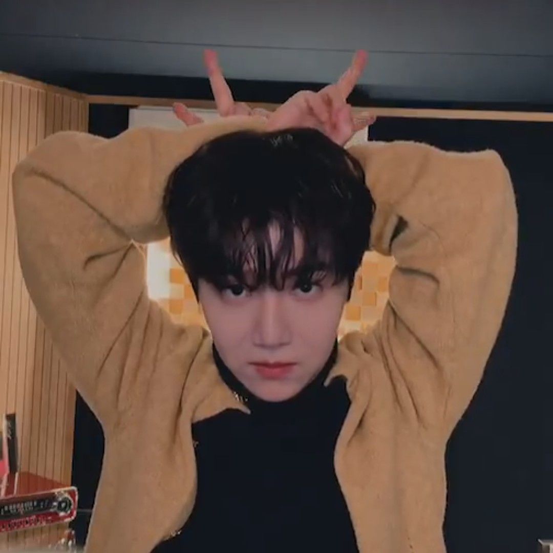 Recent activity shot of Jinho (PENTAGON)